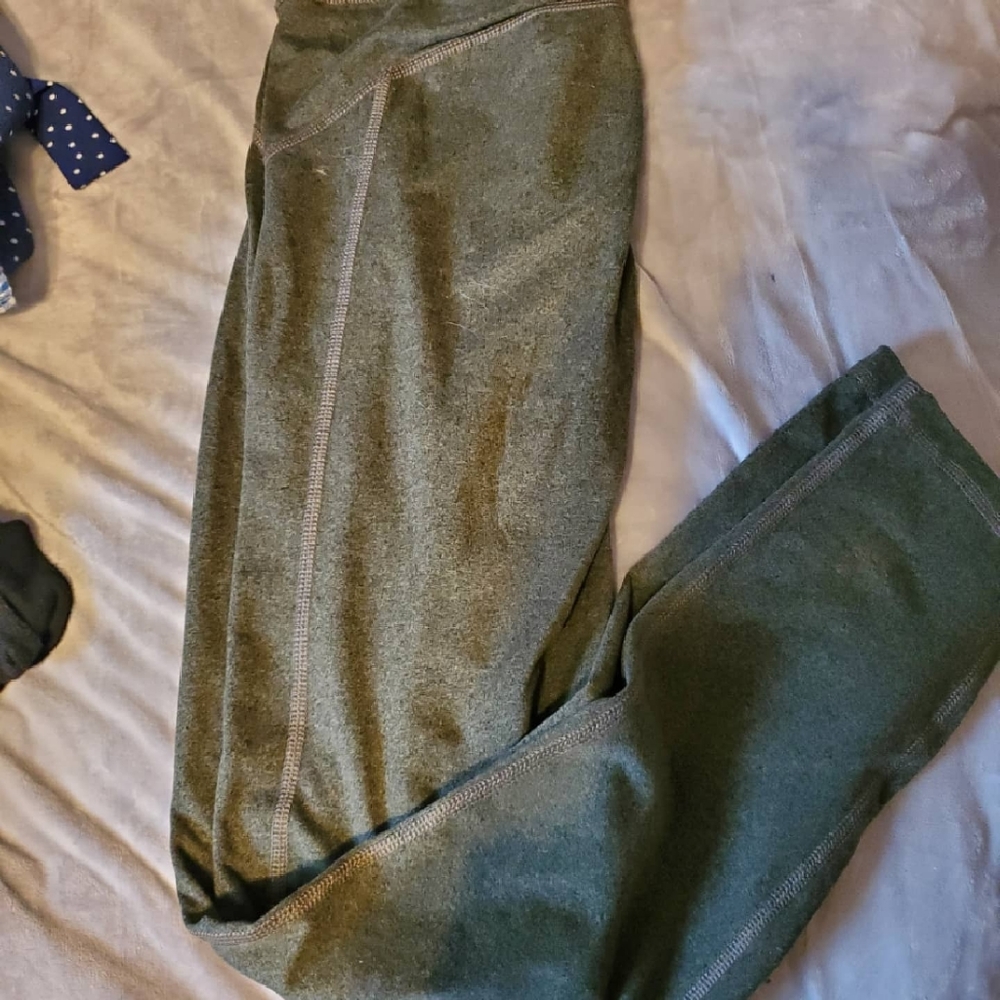 2 pairs of leggings